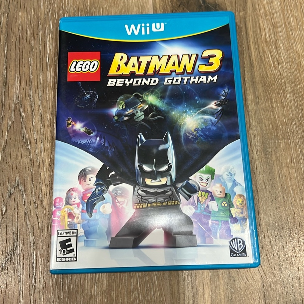 WiiU Batman 3 Beyond Gotham video game, used